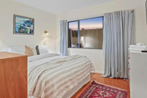 Taupo Beachfront Escape 12min to Town - Free Wifi
